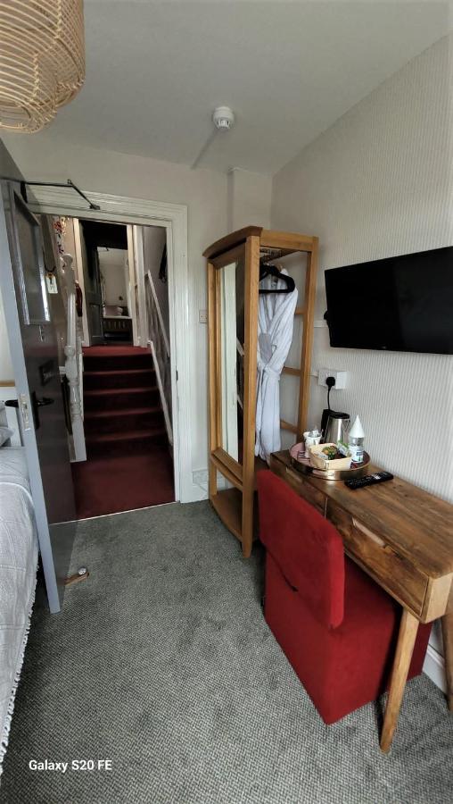 Greylands Guest House Llandrindod Wells Buitenkant foto